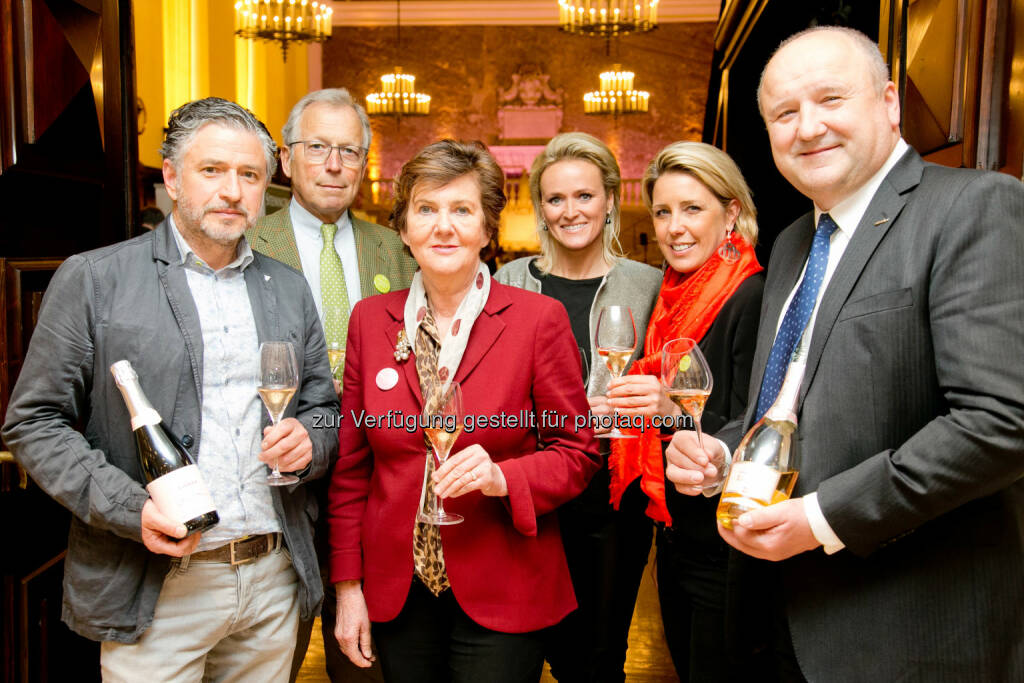 Fred Loimer, Winzer, Ferdinand Maier, Helga Rabl-Stadler, Alexandra Meissnitzer, Claudia Koller, Herbert Jagersberger, Sektfrühling, österreichischer Sekt, Festspielhaus, Salzburg - Österreichisches Sektkomitee: Österreichischer Sekt bietet Champagner, Cava & Co. Paroli! (Fotocredit: Österreichisches Sektkomitee/wildbild), © Aussender (21.04.2017) 