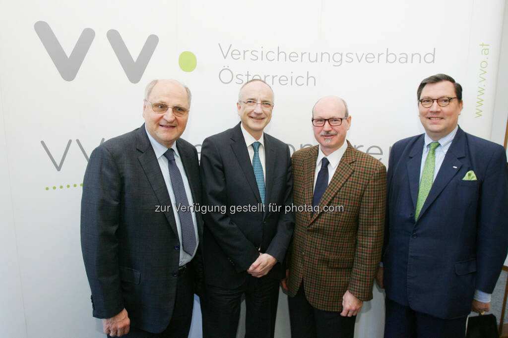 Christoph Badelt, Wissenschaftlicher Mitarbeiter und Leiter des Österreichischen Instituts für Wirtschaftsforschung (WIFO); Generaldirektor Manfred Rapf, Vorsitzender der Sektion Lebensversicherung im VVO; Thomas Url, Wissenschaftlicher Mitarbeiter des Österreichischen Instituts für Wirtschaftsforschung (WIFO) und VVO-Generalsekretär Louis Norman-Audenhove - Verband der Versicherungsunternehmen Österreichs: Die Bedeutung der Lebensversicherung für die österreichische Volkswirtschaft (Bild: VVO Versicherungsverband Österreich/APA-Fotoservice/Hautzinger), © Aussender (24.04.2017) 