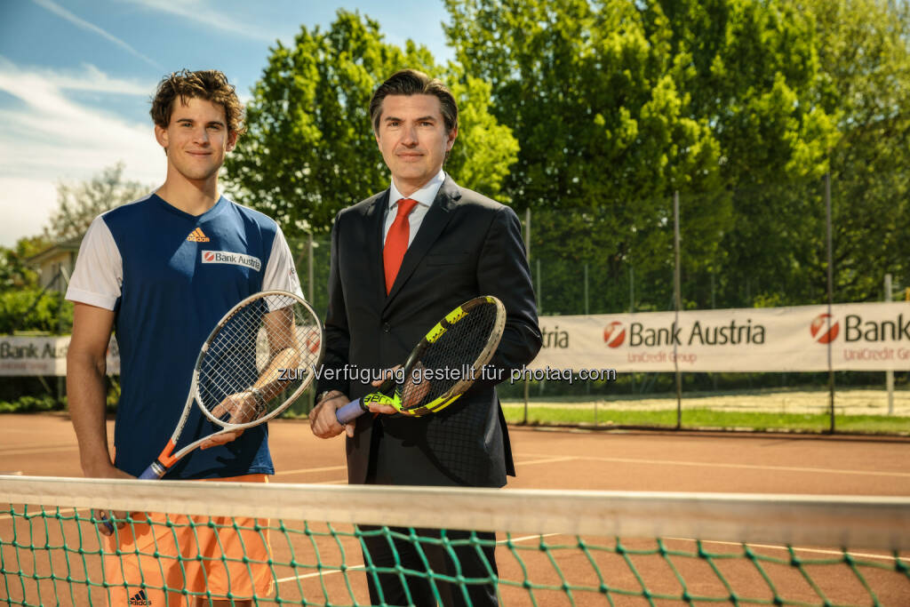 Dominic Thiem, mit 23 Jahren Österreichs Nummer eins und Shooting-Star der internationalen Tennisszene, wurde heute am Wiener Kaiserwasser als neuer Markenbotschafter der UniCredit Bank Austria präsentiert. Hier im Bild mit Robert Zadrazil, Vorstandsvorsitzender der UniCredit Bank Austria (Fotocredit: UniCredit Bank Austria), © Aussendung (02.05.2017) 