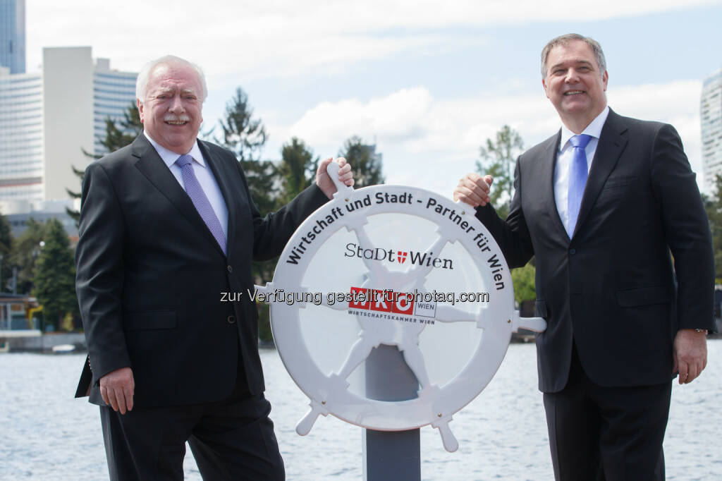 Wirtschaftskammer Wien - Präsident Walter Ruck (r.) und Bürgermeister Michael Häupl eröffnen die Saison an der Alten Donau. - Wirtschaftskammer Wien: „Anrudern“: Ruck und Häupl eröffnen Saison an der Alten Donau (Fotocredit: Florian Wieser), © Aussender (02.05.2017) 