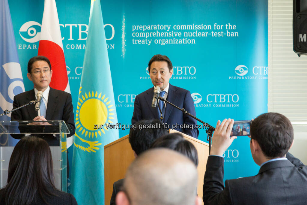 Japanische Außenminister Fumio Kishida und der kasachische Botschafter in Österreich Kairat Sarybay - Botschaft der Republik Kasachstan: Dringlicher Appell Kasachstans an die CTBTO (Fotocredit: CTBTO), © Aussender (05.05.2017) 