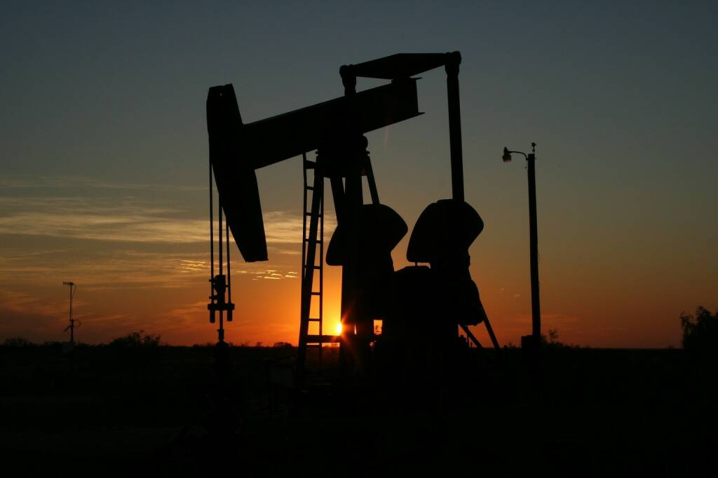 Öl, Ölpreis, Rohöl (Bild: Pixabay/lalabell68  https://pixabay.com/de/öl-monahans-texas-sonnenuntergang-106913/ )   (05.05.2017) 