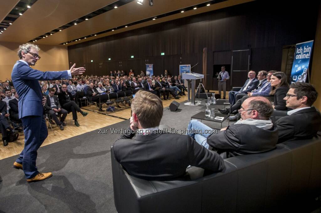 Christoph Holz-UBIT Wirtschaftskammer Tirol, Michael Jäger-Standortagentur Tirol, Helmut Hammerl-Landesschulrat für Tirol, Franz Unterluggauer-Standortagentur Tirol, Barbara M. Thaler-Wirtschaftskammer Tirol, Christian Rupp-Digitales Österreich, Helmut Leopold-AIT Austrian Institute of Technology, Martin Zandonella-UBIT Wirtschaftskammer Österreich - Initiative ICH BIN ONLINE!: Ich bin online! SchülerInnenkonferenz (Fotocredit: Initiative Ich bin online/APA-Fotoservice/Hetfleisch), © Aussender (08.05.2017)