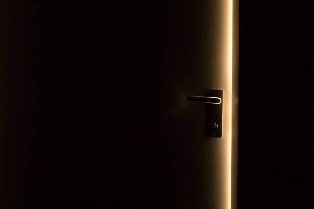 Tür, Öffnen, Herein, Offen, Tor, Licht (Bild: Pixabay/Pexels https://pixabay.com/de/dunkel-tür-türgriff-licht-1852985/ )  (09.05.2017) 