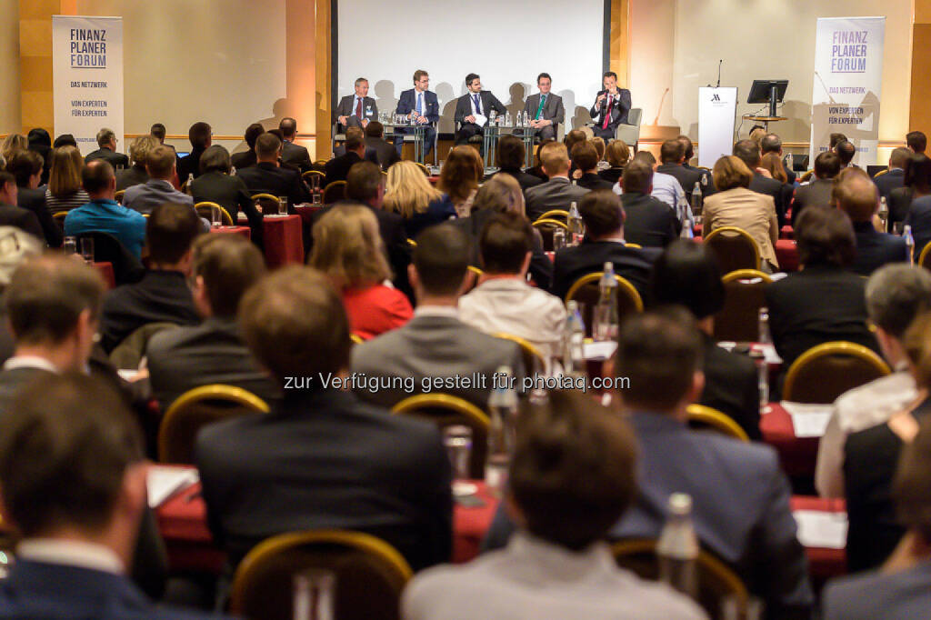 Dr. Adam Lessing, Vorstandsmitglied VAIÖ / AbgzNR Mag. Andreas Zakostelsky, ÖVP / Jakob Zirm, Die Presse / AbgzNR Matthias Köchl, Die Grünen / Dr. Christoph Boschan, Wiener Börse - 4. Finanzplaner Forum (Photo by Marko Kovic), © Aussender (11.05.2017) 