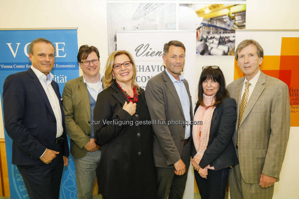 Eduard Müller (Bundesministerium für Finanzen), Jean-Robert Tyran (Universität Wien, VBEN), Corinna Fehr (VBEN), Erich Kirchler (Universität Wien), Erika Reinweber (Bundesministerium für Finanzen), Jim Alm (Tulane University, New Orleans) - Vienna Behavioral Economics Network (VBEN): Jim Alm: Wie man die Steuermoral der Bürger verbessert (Fotocredit: Vienna Behavioral Economics Network/APA-Fotoservice/Reither), © Aussender (17.05.2017) 