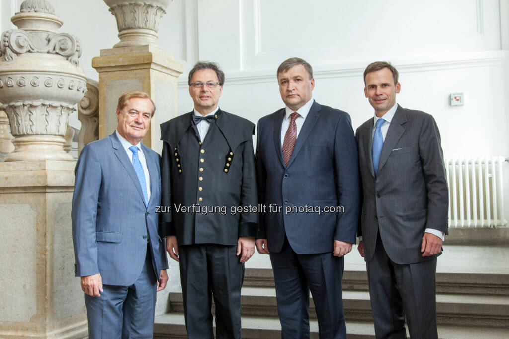 Honorarkonsul Rudi Roth, Wilfried Eichsleder (Rektor Montanuniversität Leoben), Evgueny L. Voevodkin, (Generaldirektor der LUKOIL Engineering) und Robert Gulla (Geschäftsführer der LUKOIL Holding GmbH) - LUKOIL INTERNATIONAL GmbH: „Glück Auf!“: LUKOIL startet Partnerschaft mit Montanuniversität Leoben (Fotograf: Pawel Gruszkiewicz / Fotocredit: cimmic photography), © Aussendung (17.05.2017) 