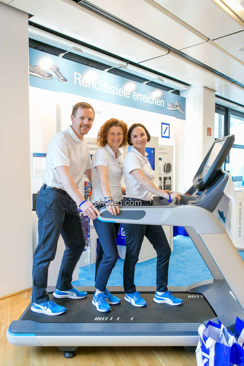 Christian Hendrik-Knappe, Sandra Warmuth, Justyna Kojro (Deutsche Bank X-markets), Laufband https://evofitness.at , Deutsche Bank, X-markets, Börsentag Wien, 20.5.2017