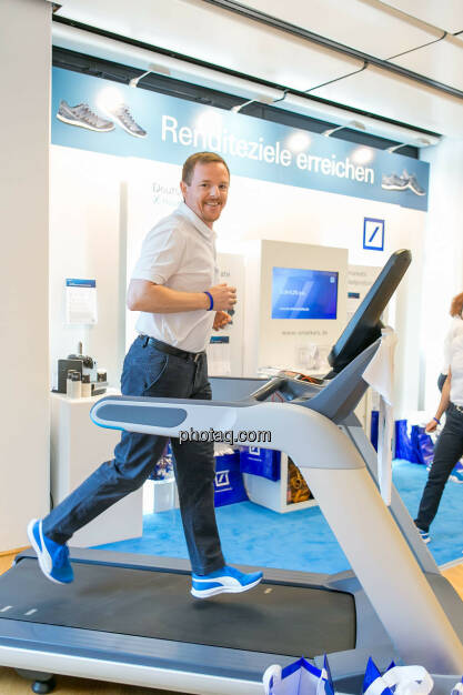 Christian Hendrik-Knappe, Laufband https://evofitness.at , Deutsche Bank X-markets, Börsentag Wien, 20.5.2017, © Martina Draper photaq.com (am Ende der Diashow zusätzlich diverse Handy-Pics) (21.05.2017) 