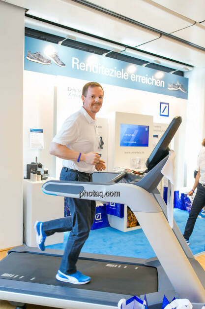 Christian Hendrik-Knappe, Laufband https://evofitness.at , Deutsche Bank X-markets, Börsentag Wien, 20.5.2017, © Martina Draper photaq.com (am Ende der Diashow zusätzlich diverse Handy-Pics) (21.05.2017) 