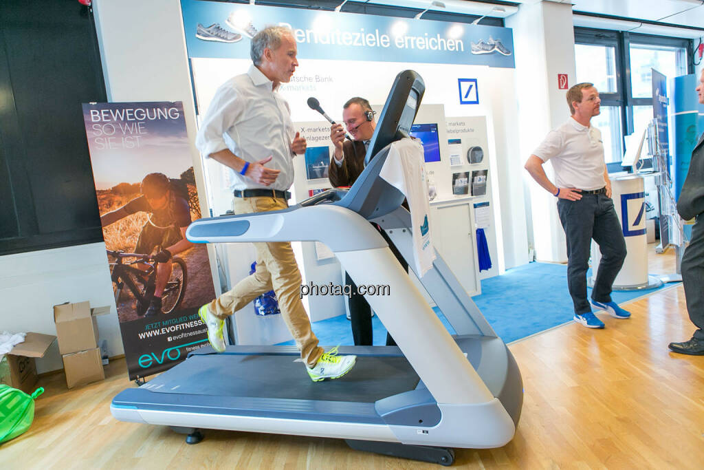 Christian Drastil (BSN), Peter Heinrich (boersenradio.at), Laufband https://evofitness.at , Deutsche Bank X-markets, Börsentag Wien, 20.5.2017, © Martina Draper photaq.com (am Ende der Diashow zusätzlich diverse Handy-Pics) (21.05.2017) 