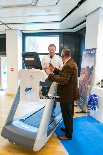 Christian-Hendrik Knappe (Deutsche Bank), Peter Heinrich (boersenradio.at), Laufband https://evofitness.at , Deutsche Bank X-markets, Börsentag Wien, 20.5.2017, © Martina Draper photaq.com (am Ende der Diashow zusätzlich diverse Handy-Pics) (21.05.2017) 