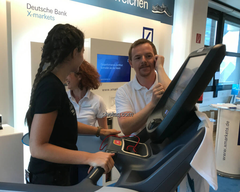 Teambesprechnung Deutsche Bank Runplugged Laufstark Evo-Lution, © Martina Draper photaq.com (am Ende der Diashow zusätzlich diverse Handy-Pics) (21.05.2017)
