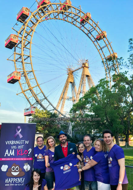 Der bekannte Opernsänger Clemens Unterreiner (Bild Mitte) unterstützt die Kampagne schon zum zweiten Mal und war beim World IBD Day am 19. Mai im Prater live dabei! - AbbVie GmbH: Wiener Riesenrad erstrahlte in Violett (Fotograf: TIRZA/Katharina Zwettler / Fotocredit: AbbVie/TIRZA) (22.05.2017) 