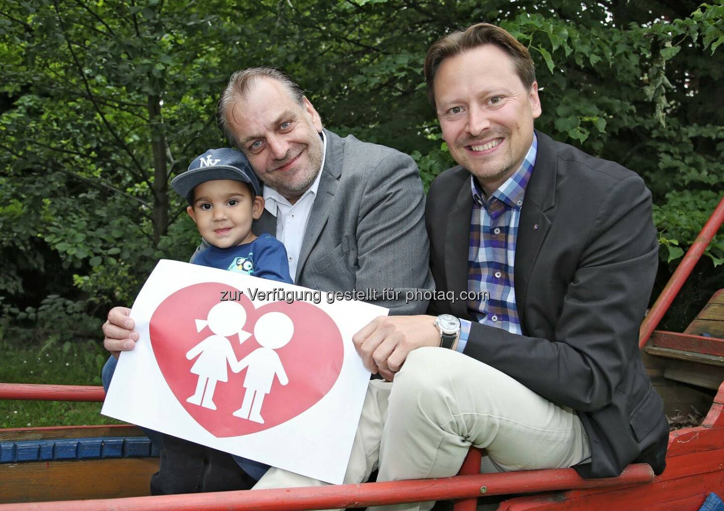 Freuen sich auf den „Ersten regionalen Kinderkongress“: Der kleine Ladi mit den Initiatoren Kinderfreunde-Landesvorsitzender Bgm. Andreas Kollross und Bgm. Rainer Handlfinger - Die Kinderfreunde Niederösterreich: Kinderfreunde laden zum „Ersten regionalen Kinderkongress“ (Fotograf:BW - Fotocredit: ZVG, Kinderfreunde NÖ)