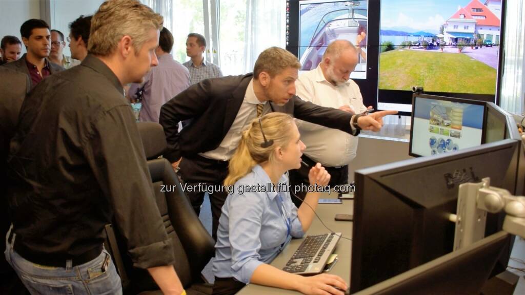 Großes Interesse bei der Mission Critical PTT Live Demo in der Frequentis-Kontrollzentrale - Frequentis AG: The Power of Standardisation – LTE im Einsatz für Leitzentralen (Fotocredit: Frequentis AG), © Aussender (01.06.2017)