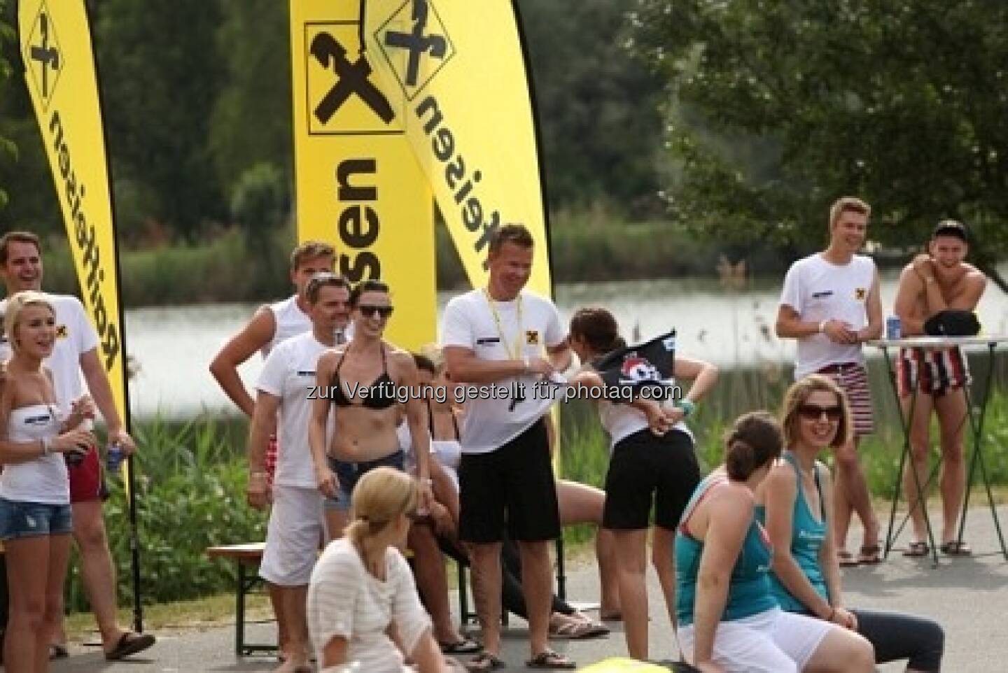 Raiffeisen beim Drachenboot Cup http://www.drachenboot.at/