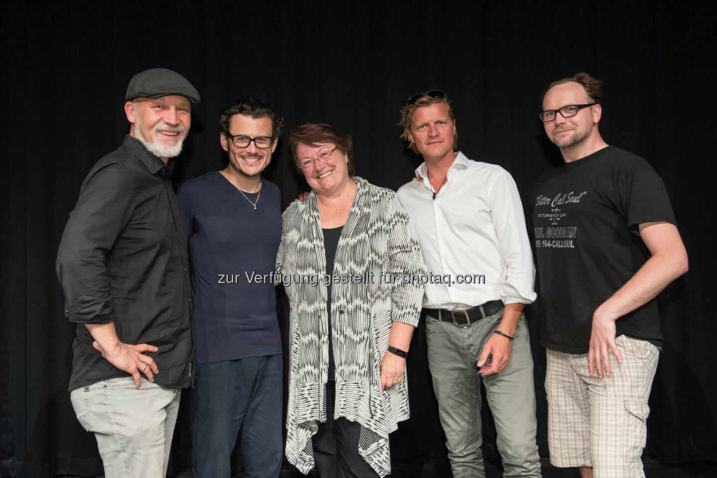 Erich Fenninger (Direktor Volkshilfe Österreich), Manuel Rubey, Barbara Gross (Präsidentin Volkshilfe Österreich) Gery Seidl und Thomas Stipsits beim Benefizkabarett im Wiener Stadtsaal - Volkshilfe Österreich: Großer Erfolg für Volkshilfe Benefizkabarett im Stadtsaal (Fotocredit: Christopher Klettermayer)