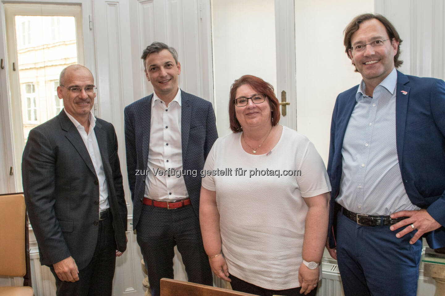 Mag. Hanns Kratzer (Peri Group), Mag. Bernhard Wurzer (Hauptverband der Sozialversicherungsträger), Mag. Martina Laschet (Initiative Wund?Gesund! ) , Mag. Philipp Lindinger (Initiative Wund?Gesund!) - Welldone Werbung und PR GmbH: Dialogforum Wund?Gesund! mit Mag. Bernhard Wurzer (Fotocredit: Schaller / Welldone)