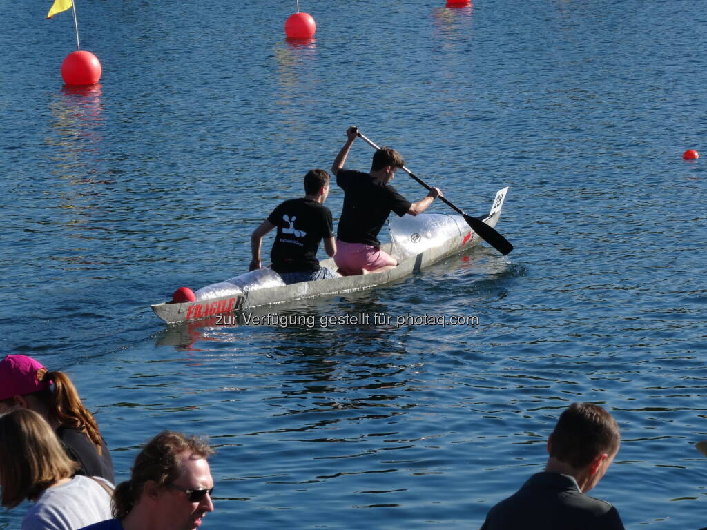 Kategorie Leicht: Platz 2 für „Fragiler“ dem zweitleichtestem Betonkanu dieser Regatta mit 15,25 kg (2,83 kg/lfm) von einem Team der TU Graz - andrea.baidinger bauen|wohnen|immobilien kommunikationsberatung GmbH: Österreich punktet bei internationaler Betonkanu-Regatta 2017 (Fotocredit: Z+B), © Aussender (20.06.2017) 