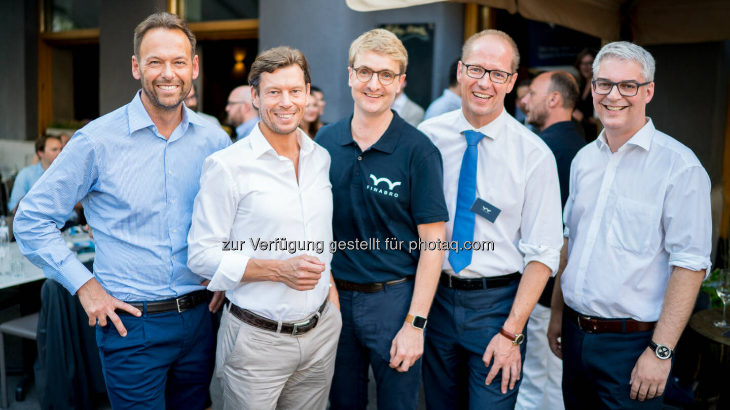 Andreas Brandstetter, CEO UNIQA; Thomas Polak, Chief Innovation Officer UNIQA; Søren Obling, Gründer & Geschäftsführer FINABRO; Oliver Lintner, Gründer & Geschäftsführer FINABRO; Andreas Nemeth, UNIQA Ventures - FINABRO GmbH: FinTech Startup FINABRO geht mit UNIQA als Lead-Investor live (Fotocredit: Karin Lachmann, wir.agency)