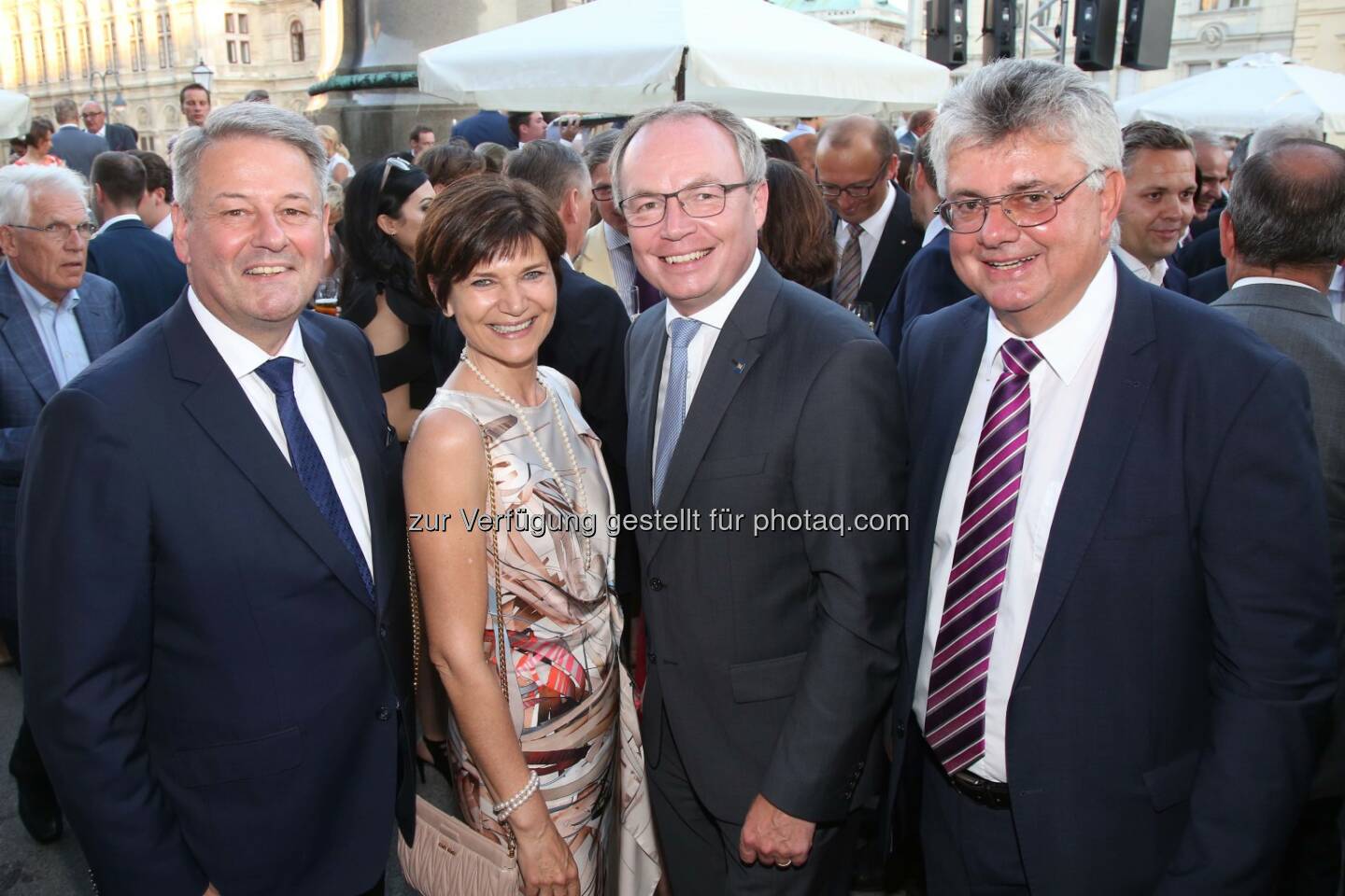 Bundesminister Andrä Rupprechter, RLB OÖ-Generaldirektor-Stellvertreterin Michaela Keplinger-Mitterlehner, Niederösterreichs LH-Stv. Stephan Pernkopf, Siemens OÖ-Chef Josef Kinast (Bild: RLB OÖ/Strobl)