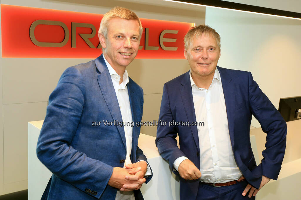 Martin Winkler, Country Manager Oracle Austria und Henrik Andreasen, CIO Zumtobel Group - Oracle Austria GmbH: Oracle Austria unterstützt Digitalisierung der Zumtobel Group (Bild: Oracle Austria/APA-Fotoservice/Hautzinger), © Aussendung (27.06.2017) 