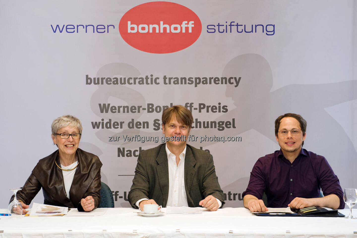 Bei der Pressekonferenz

v.l. Renate Günther-Greene (Preisträgerin 2012), Till Bartelt, Tim Wessels (Preisträger 2013)