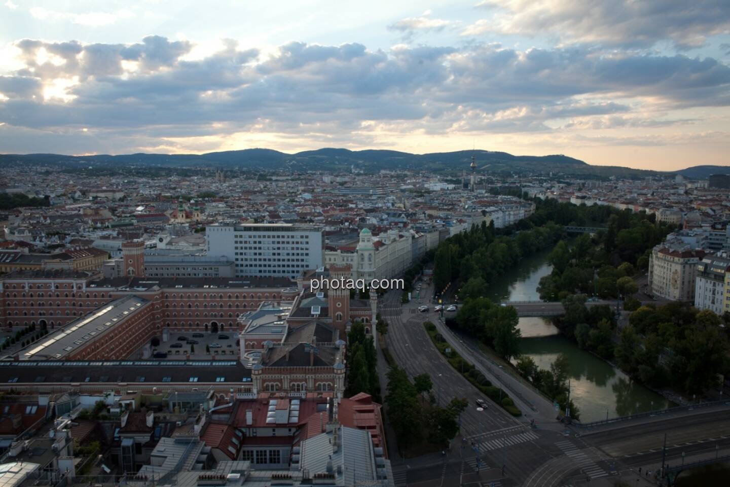 Wien, Wolken, Donaukanal, Häuser, Immobilien