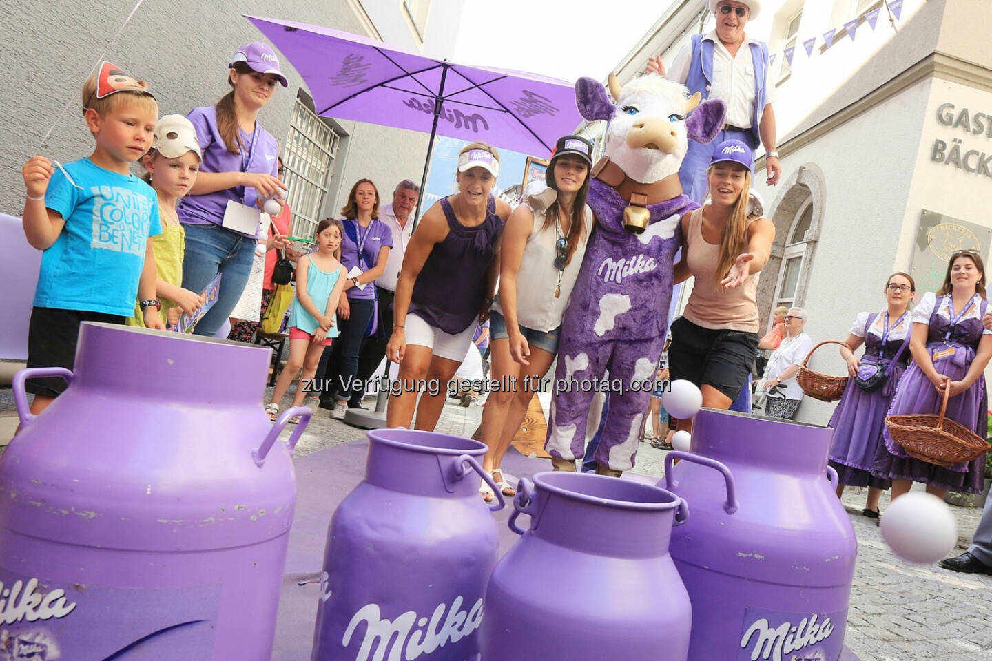 Die Milka-Skistars Michaela Kirchgasser, Anna Veith und Tina Maze - Mondelez Österreich: Unvergesslich zarte Momente für 30.000 Besucher (Fotocredit: Mondelez Österreich/APA-Fotoservice/Hautzinger)