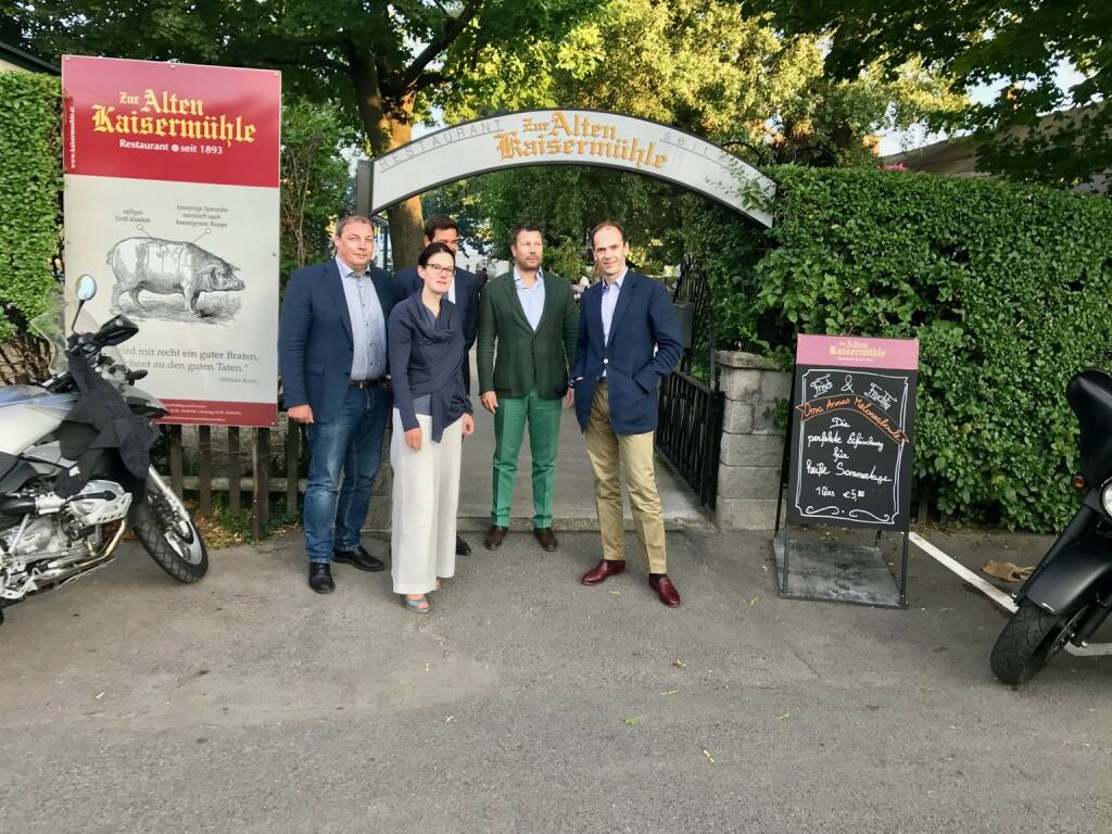 Gesprächspartner v.li.: Hannes Roither (Palfinger), Bettina Schragl (Immofinanz), Michael Oplustil (Uniqa), Martin Foussek, Thomas Niss (Own Austria) (26.07.2017) 