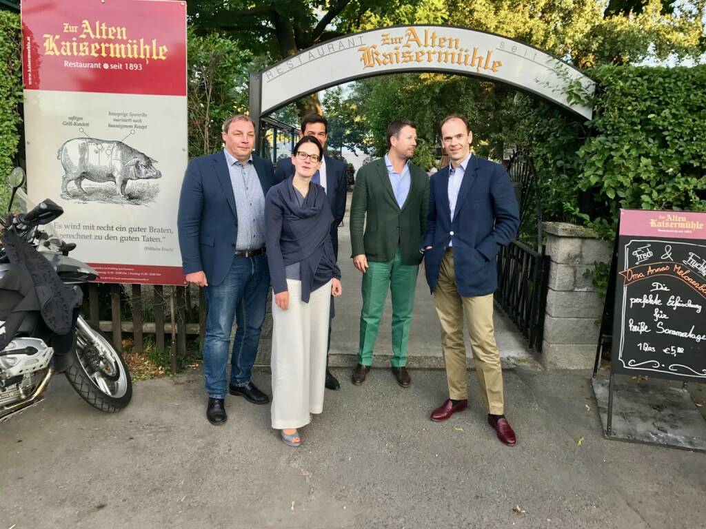 Gesprächspartner v.li.: Hannes Roither (Palfinger), Bettina Schragl (Immofinanz), Michael Oplustil (Uniqa), Martin Foussek, Thomas Niss (Own Austria) (26.07.2017)