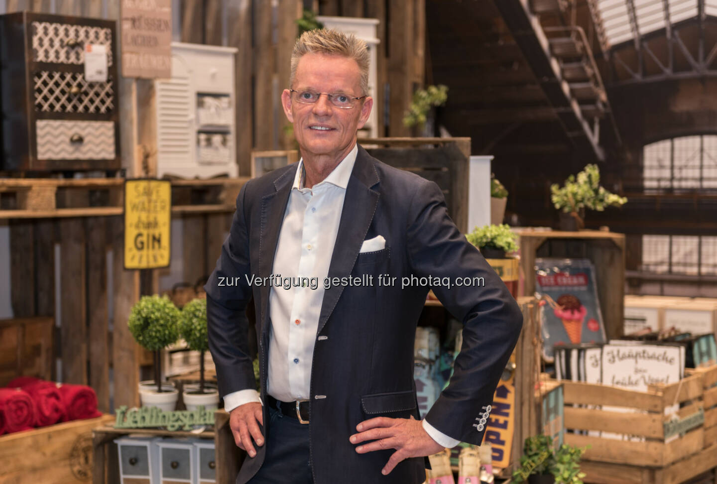 Dirk Herzig / Geschäftsführer lipo - Lipo Möbelhandels GmbH: Die Schweizer kommen nach Ansfelden! Und jetzt können sich auch die Oberösterreicher endlich wirklich frech günstig einrichten (Fotocredit: Lipo Möbelhandels GmbH)