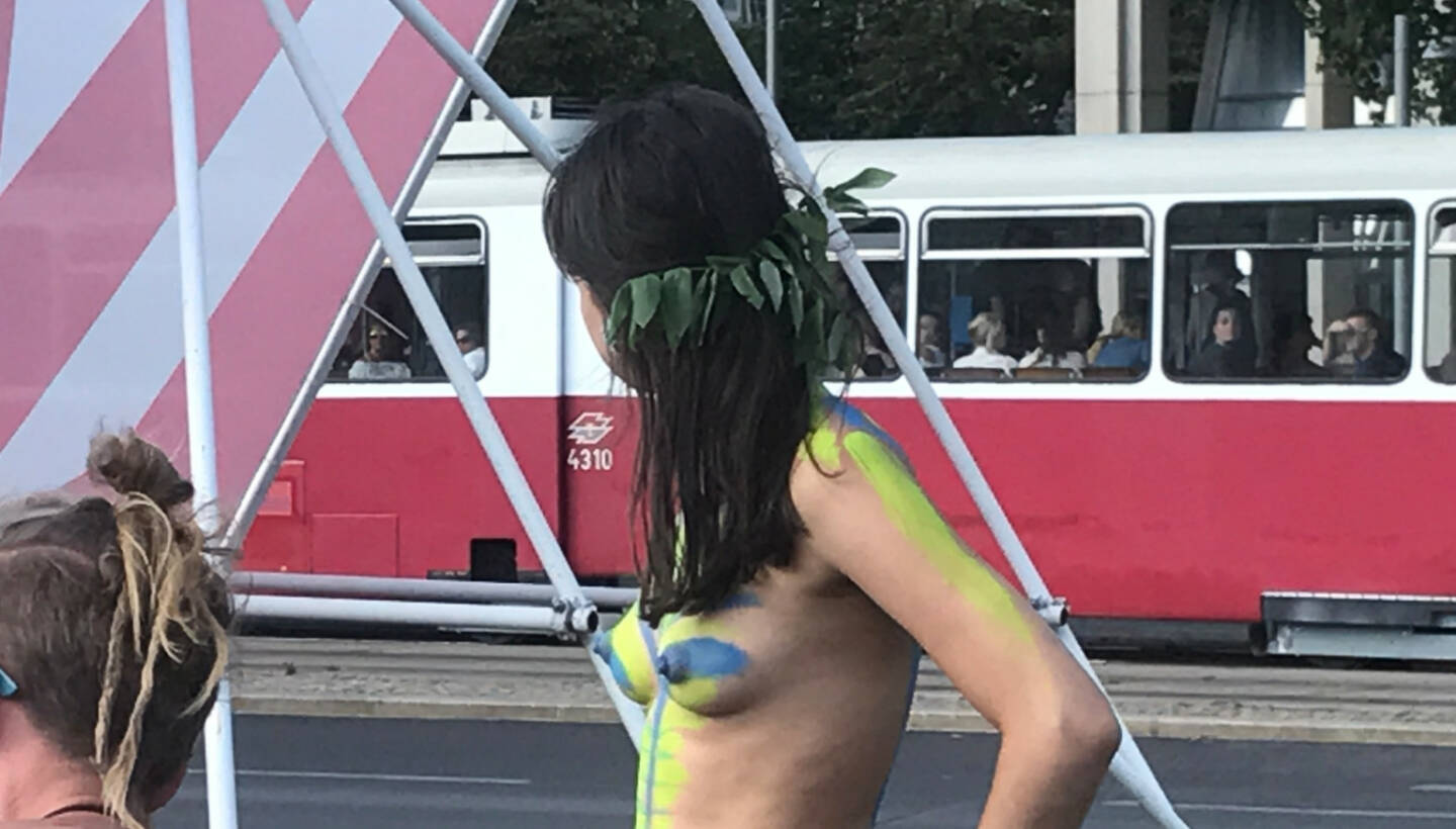 Strassenbahn Blick Naked Bike Ride