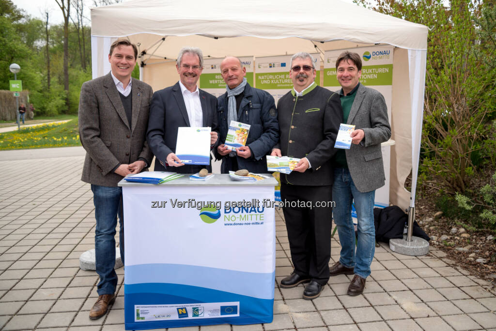 LAbg. Christoph Kaufmann,MAS, LR Mag. Karl Wilfing, LEADER-Obmann Franz Redl, LEADER-Manager Ing. Franz Mitterhofer, Garten Tulln GF Franz Gruber,MSc - Verein Leader: LEADER Region Donau NÖ-Mitte ist trotz Hitze cool (Fotocredit: www.fischer-media.at), © Aussender (01.08.2017) 