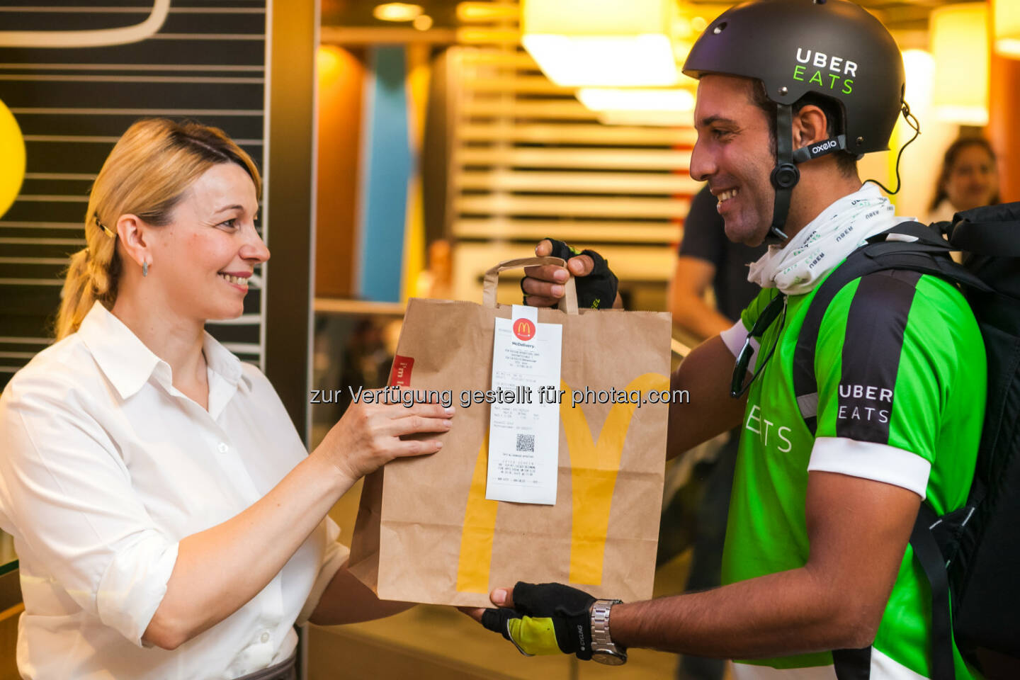 McDonald's Österreich: Es ist so weit: UberEATS „McDelivery“ kommt nach Wien (Fotograf: Philipp Lipiarski / Fotocredit: McDonald's Österreich/ UberEATS)