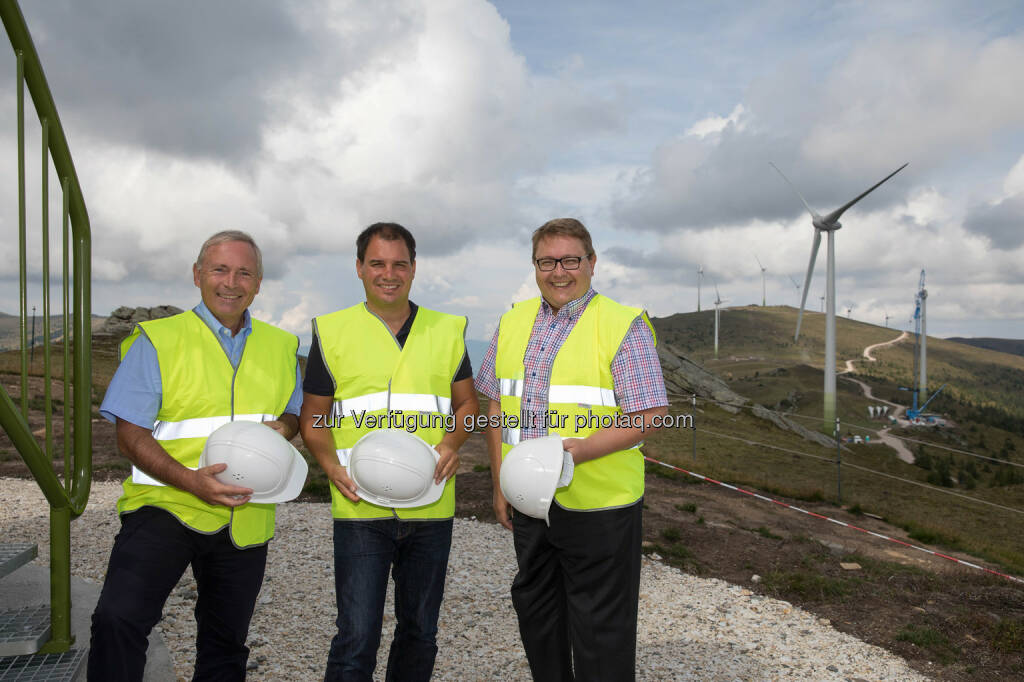 Lokalaugenschein beim Windpark Handalm: v.l.n.r. Christian Purrer (Vorstandssprecher Energie Steiermark), Michael Schickhofer (Landeshauptmann-Stellvertreter) und Martin Graf (Vorstandsdirektor Energie Steiermark) - Energie Steiermark AG: Heute Lokalaugenschein vor Ort: Spektakuläre Arbeiten für größten Windpark im Süden Österreichs laufen auf Hochtouren (Fotograf: Symbol / Fotocredit: Energie Steiermark), © Aussender (16.08.2017) 