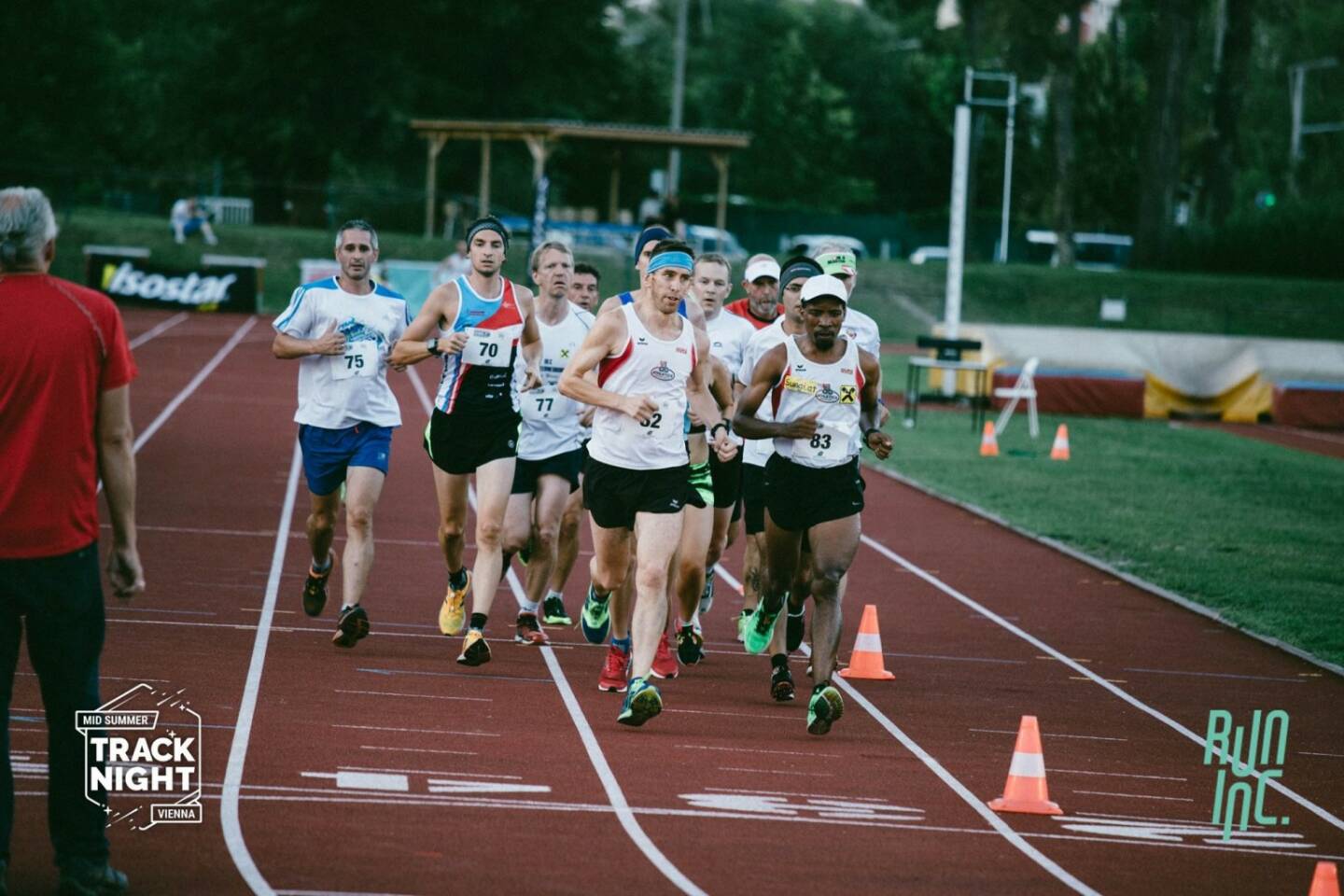 Runplugged 10k mit Pacemaker Alfred Sungi und Christian Drastil im Feld (c) Martin Granadia