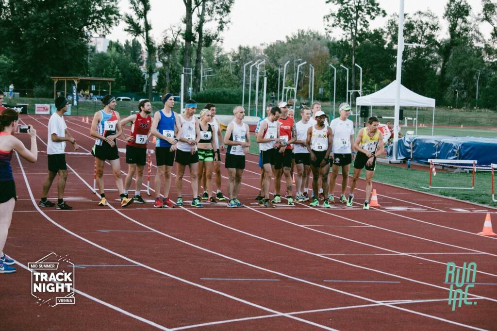 Runplugged 10k mit Pacemaker Alfred Sungi und Christian Drastil im Feld (c) Martin Granadia (17.08.2017) 