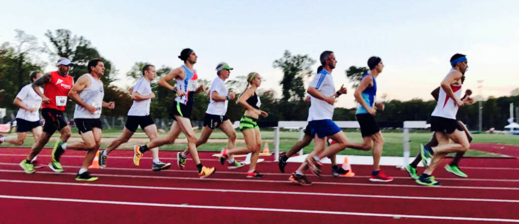 Runplugged 10k mit Pacemaker Alfred Sungi und Christian Drastil im Feld (c) Michael Plos (17.08.2017) 