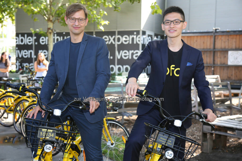 Martin Blum (Fahrradbeauftragter der Stadt Wien), Fred Dong (Global Launcher Österreich, Schweiz und Tschechische Republik) - The Skills Group Kommunikationsdienstleistungen GmbH: Weltweit größter stationsfreier Bike-Sharing-Anbieter „ofo“ startet in Österreich (Fotocredit: ofo Austria/APA-Fotoservice/Schedl), © Aussender (25.08.2017) 