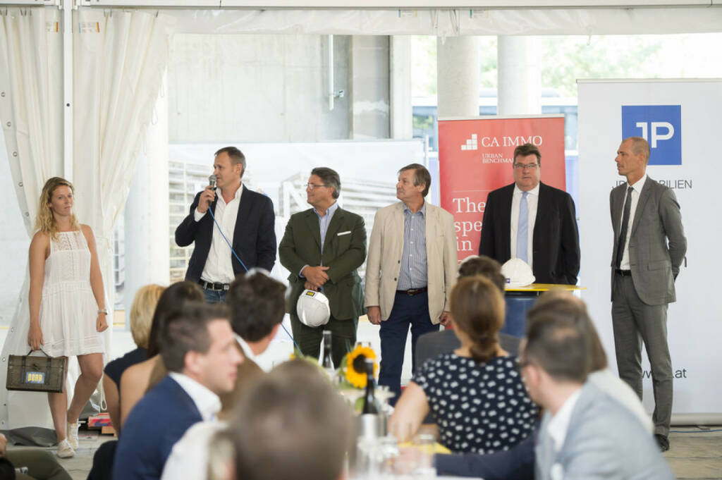 Laendyard: Joint Venture-Partner JP Immobilien und CA Immo feiern die Fertigstellung des Rohbaus von 270 Eigentums- und Vorsorgewohnungen an der Erdberger Lände; Bild: CA Immo/APA-Fotoservice/Hörmandinger (30.08.2017) 