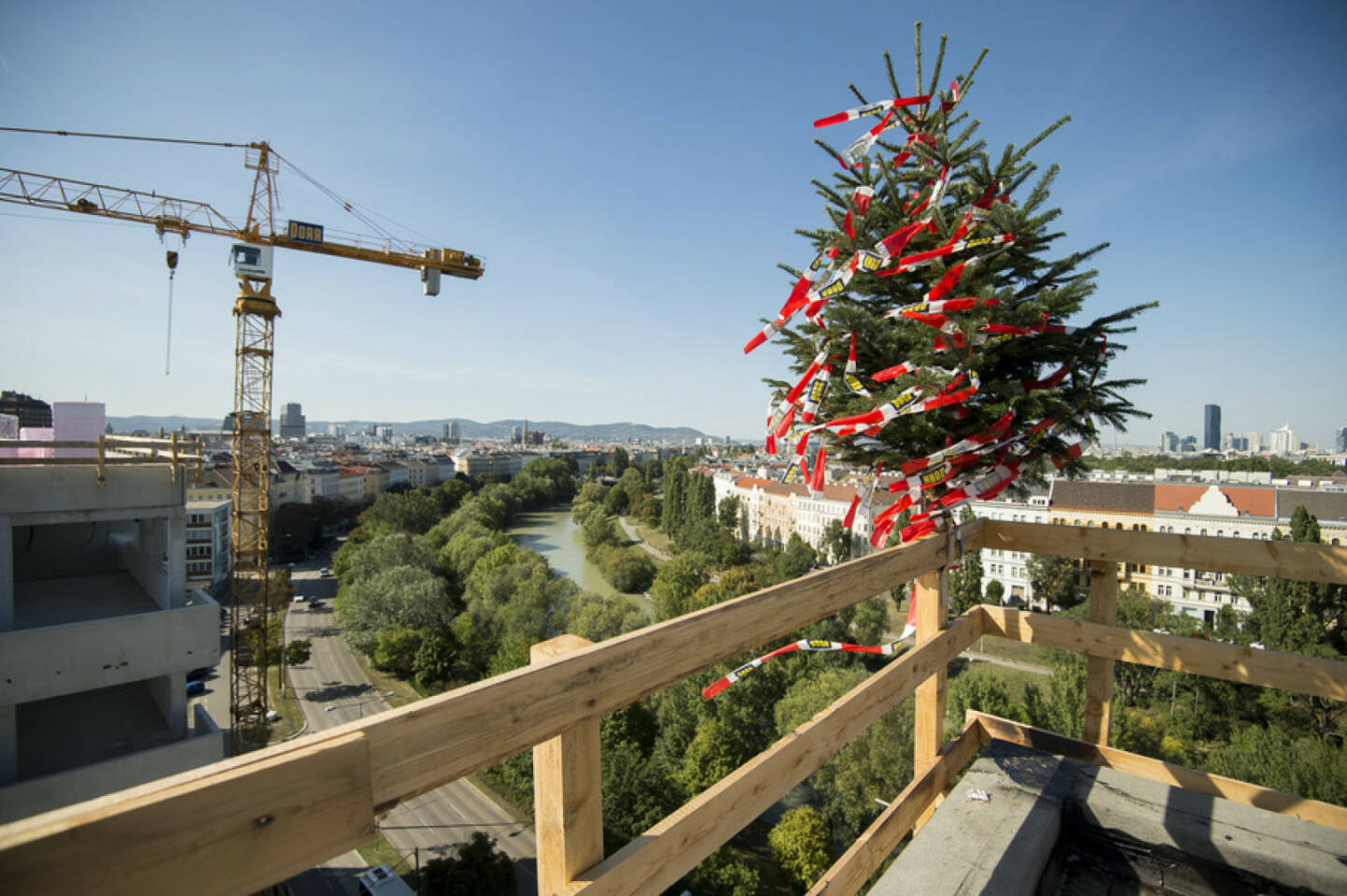 Laendyard: Joint Venture-Partner JP Immobilien und CA Immo feiern die Fertigstellung des Rohbaus von 270 Eigentums- und Vorsorgewohnungen an der Erdberger Lände; Bild: CA Immo/APA-Fotoservice/Hörmandinger