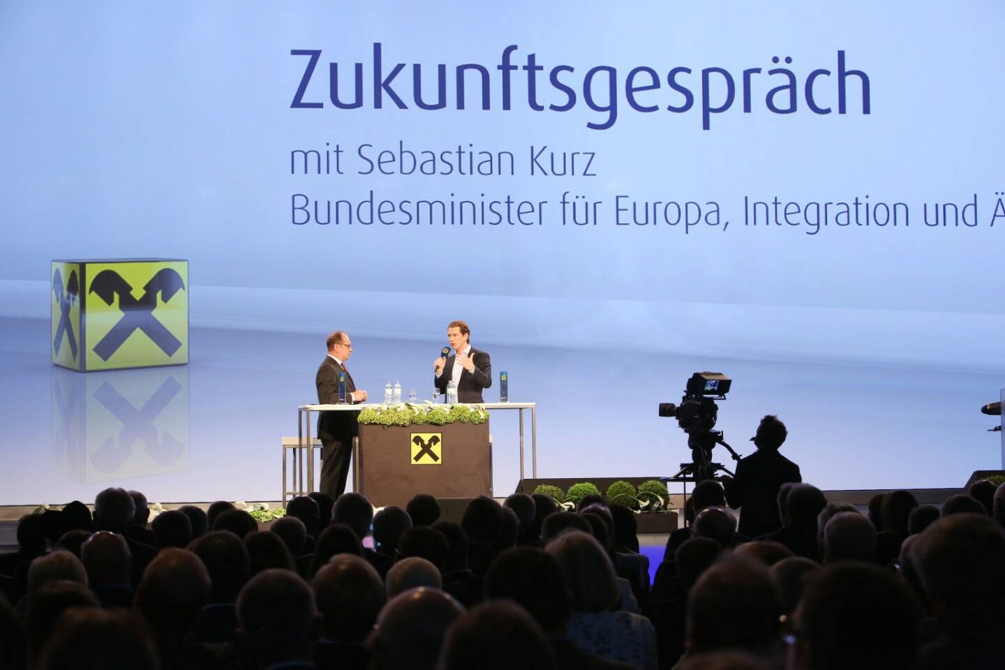 Außenminister Sebastian Kurz bei „Minister im Dialog“ der RLB OÖ im Design Center; Foto: RLB OÖ/Strobl