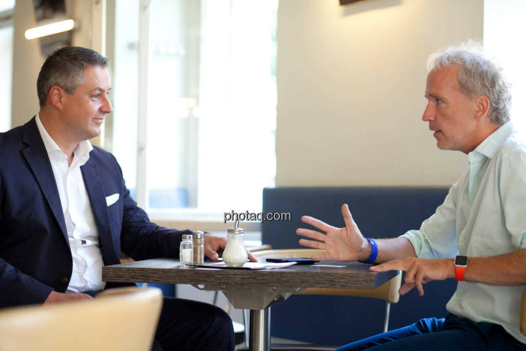 Oliver Schumy (CEO Immofinanz), Christian Drastil (Herausgeber Börse Social Magazine) - (Fotocredit: Michaela Mejta für photaq.com) (07.09.2017)