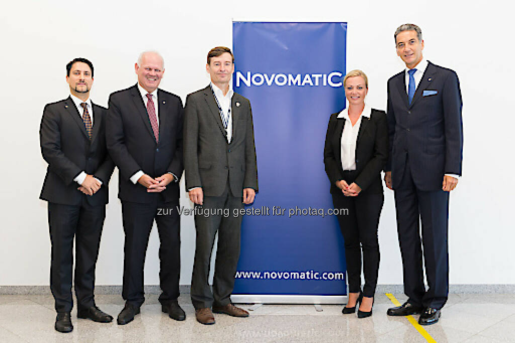 Im September 2017 fand der dritte NOVOMATIC Health Day im Headquarter in Gumpoldskirchen statt. Foto: Novomatic, vlnr: Mag. Philipp Gaggl (Leiter Group Corporate Responsibility & Sustainability, NOVOMATIC), Dr. Klaus Niedl (Head of Group Human Resources, NOVOMATIC), DI Herbert Schlossnikl, MBA (Vorstand Vöslauer), Dr. Monika Poeckh-Racek (Vorstandsvorsitzende ADMIRAL Casinos & Entertainment AG), Mag. Harald Neumann (Vorstandsvorsitzender NOVOMATIC AG), Foto: Novomatic; Fotograf: THOMAS MEYER (08.09.2017) 