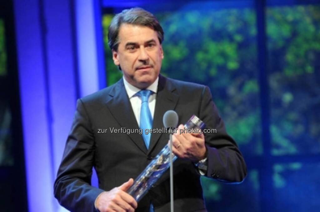 Stefan Pierer, Vorstandsvorsitzender von KTM, wurde von den Presse-Lesern zum Österreicher des Jahres in der Kategorie Wirtschaft gekürt (Die Presse) (15.12.2012) 