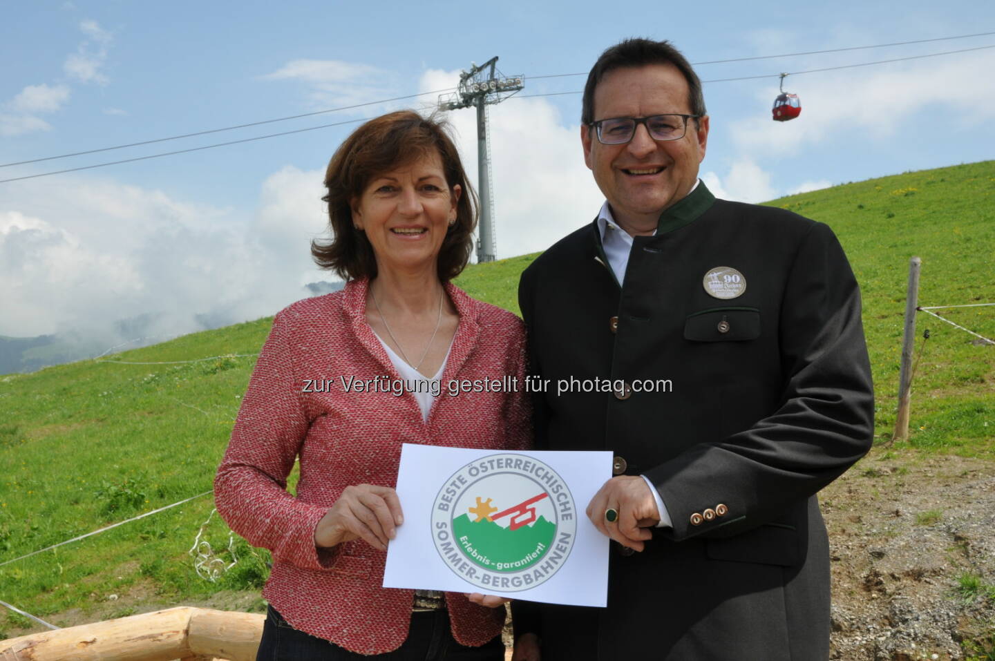 Ladies-Power für die Besten Österreichischen Sommer-Bergbahnen: Maria Hofer (links) vom Kitzsteinhorn übernimmt die Leitung der österreichweiten Seilbahn-Gruppe von Pfänderbahn-Chef Thomas Kinz (rechts) - Fachverband Seilbahnen - Beste Österreichische Sommer-Bergbahnen: Karriere - Maria HOFER (Gletscherbahnen Kaprun) neue Leiterin der 61 Besten Österreichischen Sommer-Bergbahnen (Fotocredit: Beste Österreichische Sommer-Bergbahnen/Oliver Pichler)