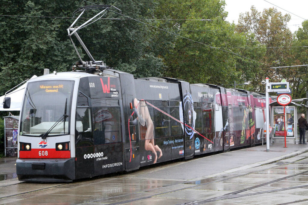 Die gemeinnützige Privatstiftung WISSENMACHTGESUND lud zur Präsentation der neu gestalteten „Make Your Move“ – Straßenbahn, ein ULF der Wiener Linien im Total-Look; Bild: Fotocredit: MVOTAVA/EGW, © Aussendung (19.09.2017) 