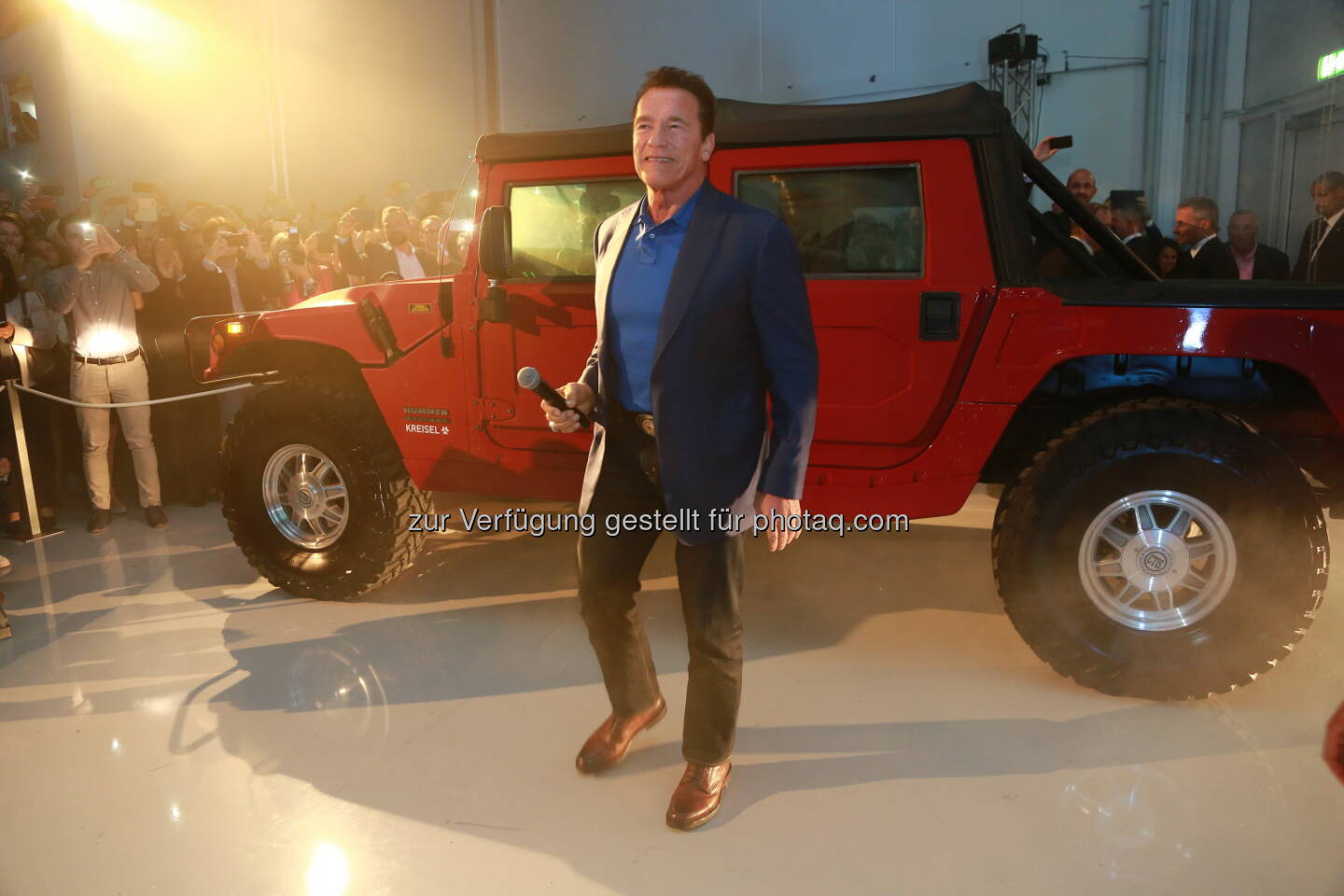 Kreisel Electric GmbH: Kreisel Electric und Arnold Schwarzenegger präsentieren den weltweit ersten elektrifizierten Hummer H1 (Fotograf: Martin Hesz / Fotocredit: Kreisel Electric)